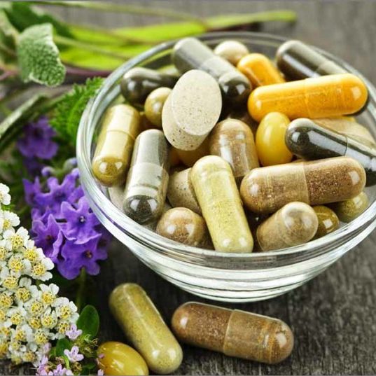 Read more about the article Kaikki mitä sinun tarvitsee tietää vitamiineista ja ravintolisistä